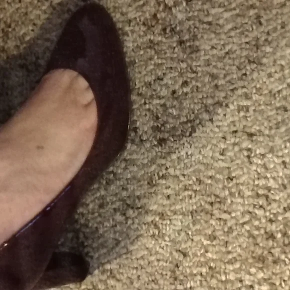 Ralph Lauren Burgundy Patent Leather Heels with Block Heel - Picture 6 of 10